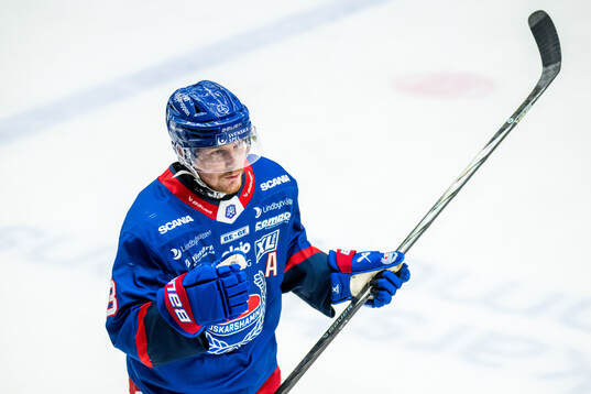 Oskarshamns Niclas Burström jublar