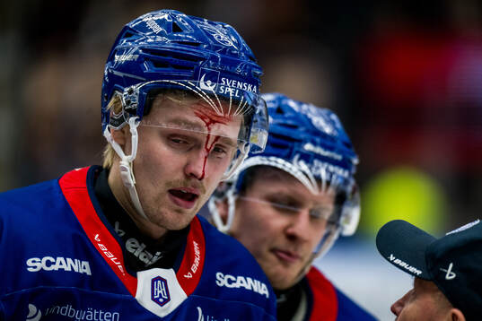 Oskarshamns Hampus Karlsson har ont