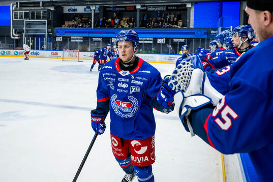 Oskarshamns Filip Sveningsson jublar