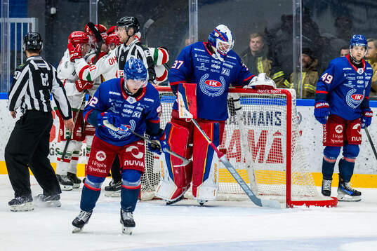 Oskarshamns målvakt Evan Cowley deppar