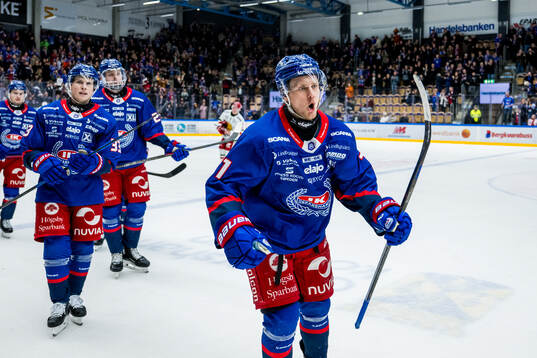 Oskarshamns Filip Sveningsson jublar