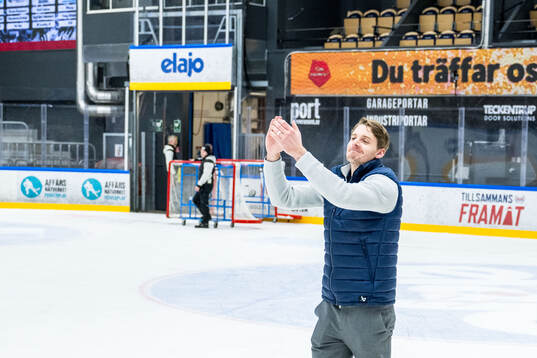Oskarshamns tränare Albin Blomqvist jublar