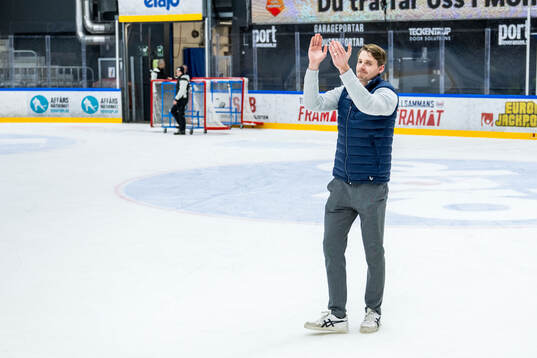 Oskarshamns tränare Albin Blomqvist jublar