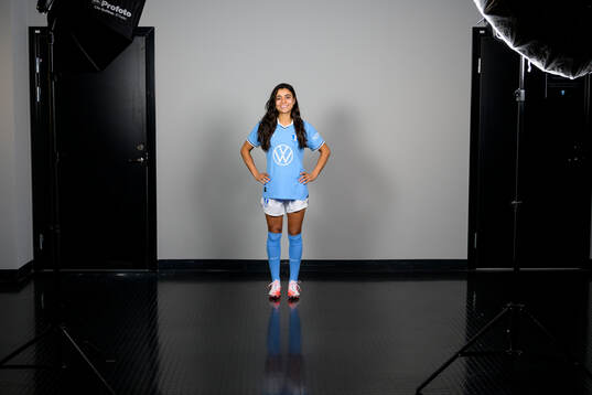 Malmö FF presenterar Ines Belloumou som ny spelare med