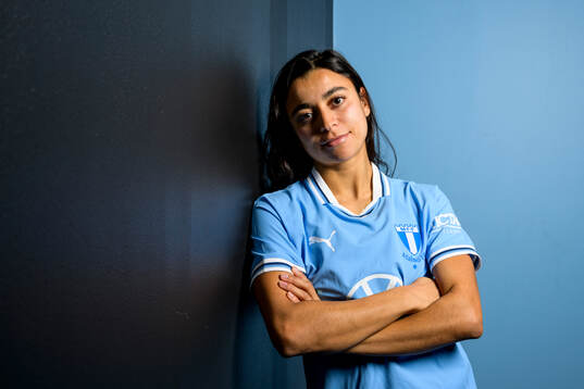 Malmö FF presenterar Ines Belloumou som ny spelare med