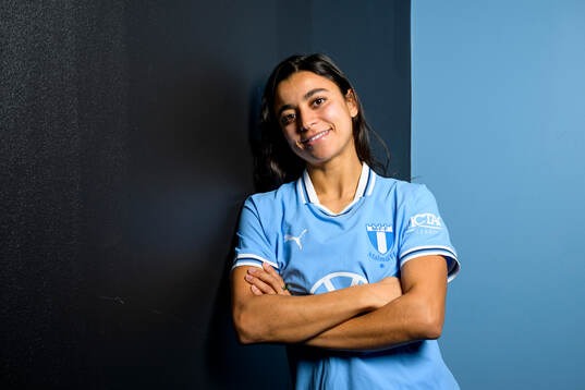 Malmö FF presenterar Ines Belloumou som ny spelare med