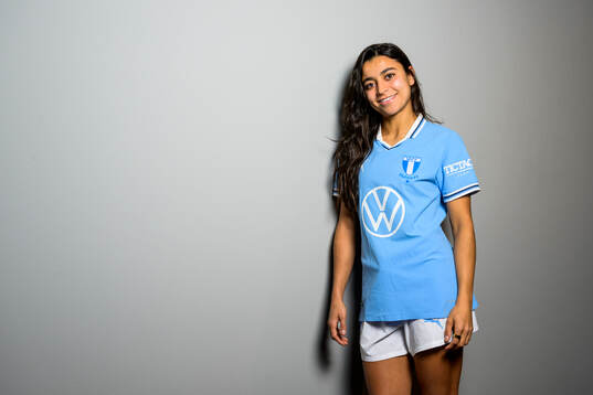 Malmö FF presenterar Ines Belloumou som ny spelare med