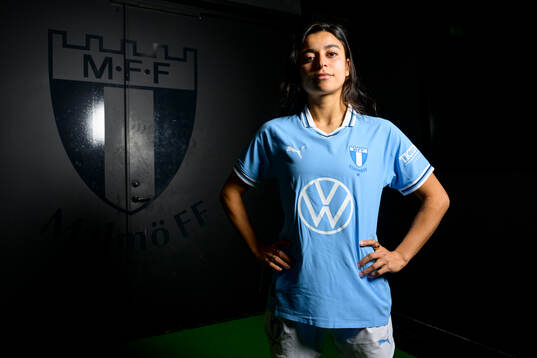 Malmö FF presenterar Ines Belloumou som ny spelare med