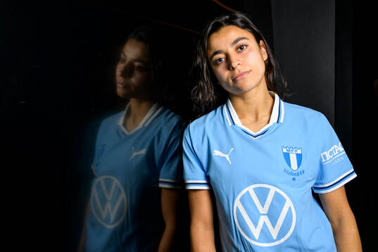 Malmö FF presenterar Ines Belloumou som ny spelare med