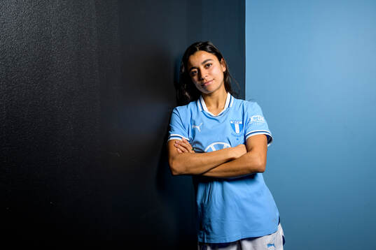 Malmö FF presenterar Ines Belloumou som ny spelare med