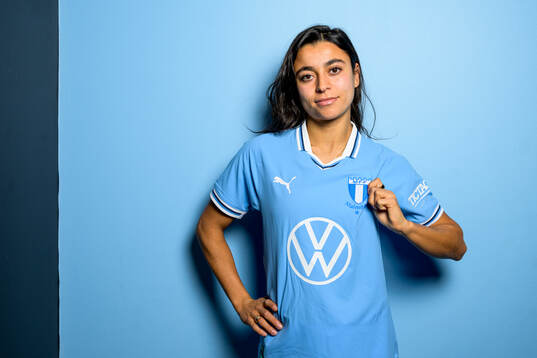 Malmö FF presenterar Ines Belloumou som ny spelare med