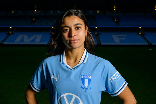 Malmö FF presenterar Ines Belloumou som ny spelare med