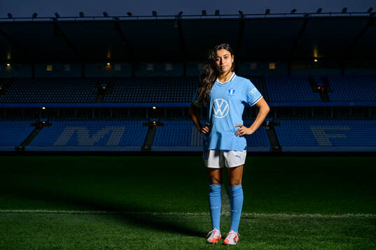 Malmö FF presenterar Ines Belloumou som ny spelare med