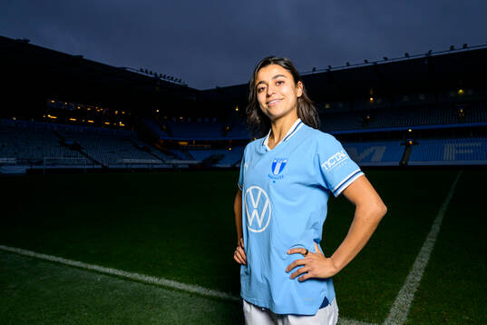 Malmö FF presenterar Ines Belloumou som ny spelare med