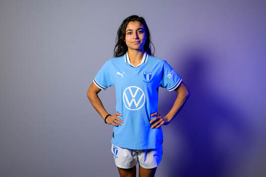 Malmö FF presenterar Ines Belloumou som ny spelare med