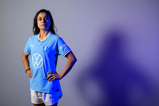 Malmö FF presenterar Ines Belloumou som ny spelare med