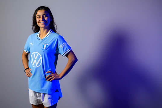 Malmö FF presenterar Ines Belloumou som ny spelare med