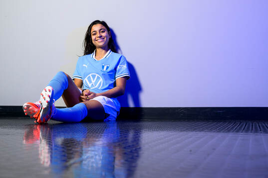 Malmö FF presenterar Ines Belloumou som ny spelare med