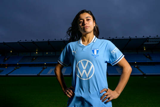 Malmö FF presenterar Ines Belloumou som ny spelare med