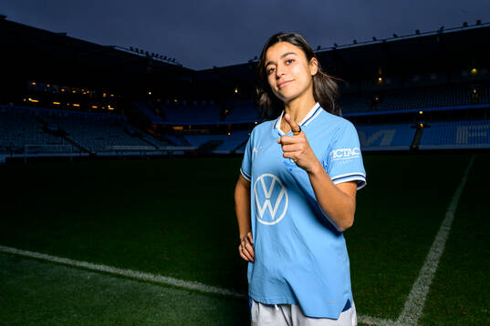 Malmö FF presenterar Ines Belloumou som ny spelare med