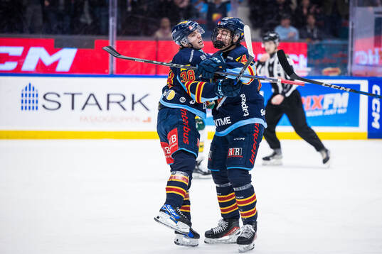 Djurgårdens Victor Eklund och Anton Frondell jublar
