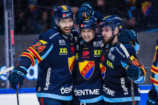 Djurgårdens Jonathan Tychonick (m) jublar med Ludvig