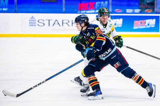 Djurgårdens Victor Eklund och Björklövens Jesper Lindgren