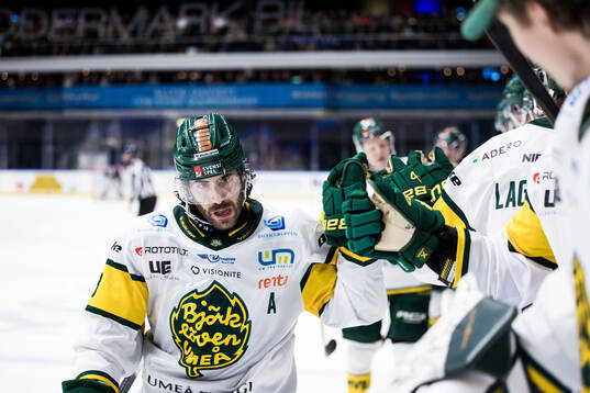 Björklövens Mathew Maione jublar