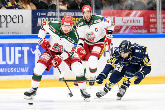 Modos Sampo Ranta och HV71s Joseph Laleggia
