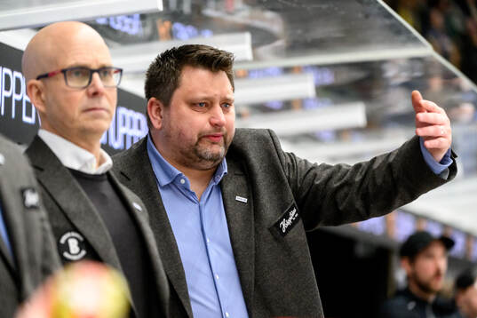 Modos tränare Mattias Karlin