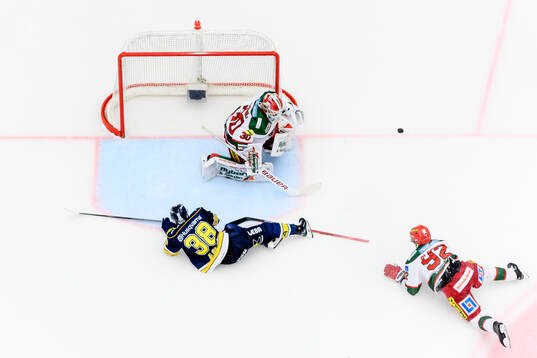 HV71s Olle Alsing, målvakt Lassi Lehtinen och Jesper