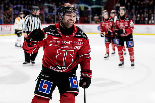 Örebros David Quenneville jublar