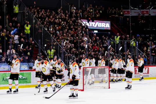 Brynäs spelare jublar