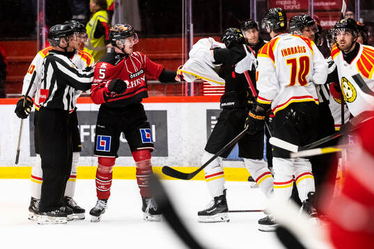 Örebros Gustav Backström och Brynäs Axel Andersson