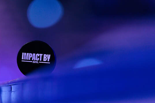 Matchpuck med Impact by SHL logo