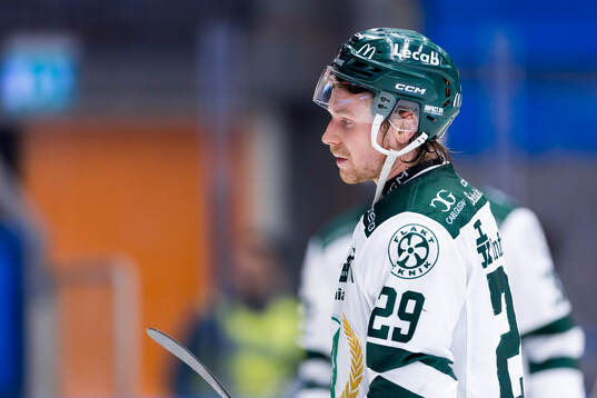 Färjestads Oskar Steen deppar