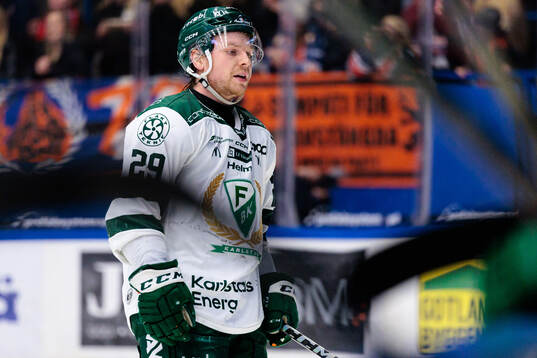 Färjestads Oskar Steen deppar