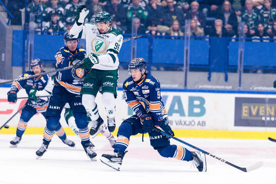 Färjestads David Tomasek och Växjös Victor Stjernborg