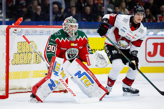 Frölundas målvakt Tobias Normann och Malmö Redhawks