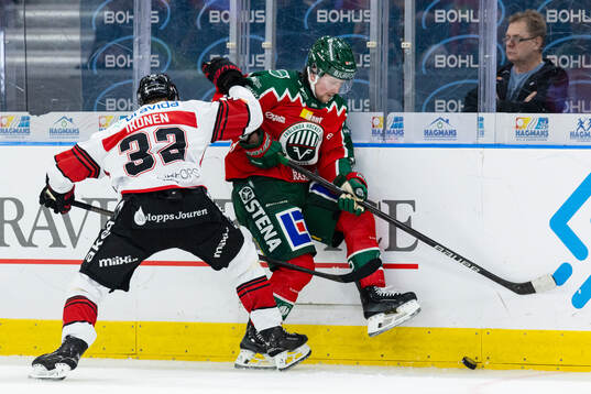 Malmö Redhawks Joona Ikonen och Frölundas Linus Weissbach