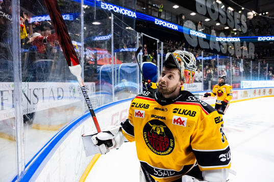 Luleås målvakt Joel Lassinantti jublar