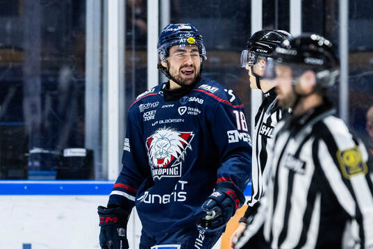 Linköpings Remi Elie reagerar