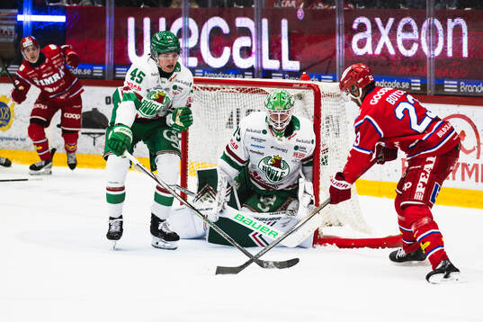 Rögles målvakt Arvid Holm, Gregor Biber och Timrås