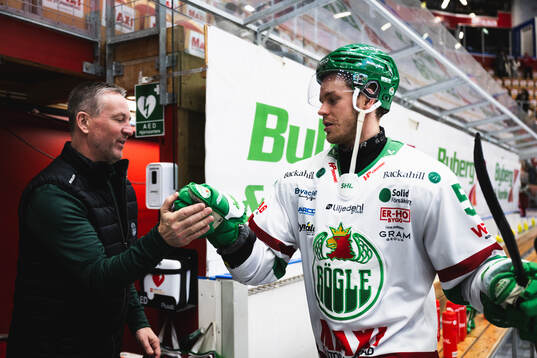 Rögles Filip Johansson jublar