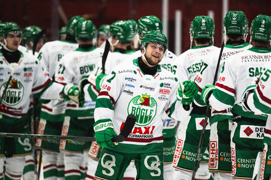 Rögles Jesper Pettersson jublar