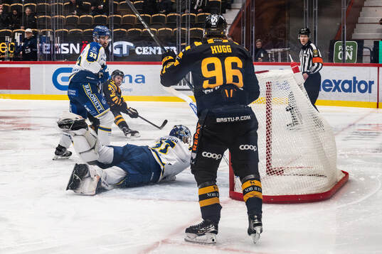 Skellefteås Oscar Lindberg gör 3-1 på Leksands målvakt