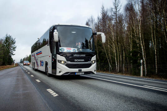 Tyringe hockey tränare Mats Lusth kör lagets buss till en