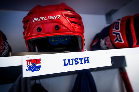 Hjälm tillhörande tyringe hockey tränare Mats Lusth
