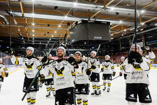 Västerås Erik Flood jublar