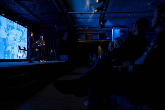 Moderator Martin Carlsson-Wall och Mats Sundin